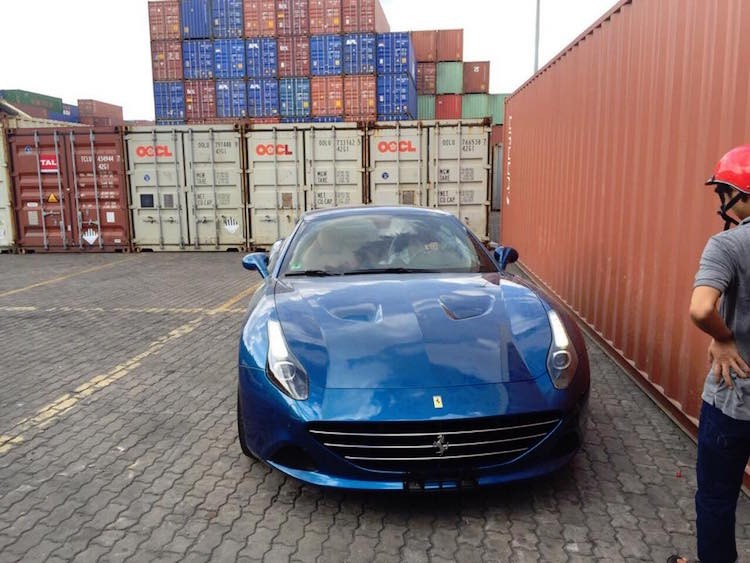 Sieu xe mui tran Ferrari California T “dat chan” toi Viet Nam-Hinh-9